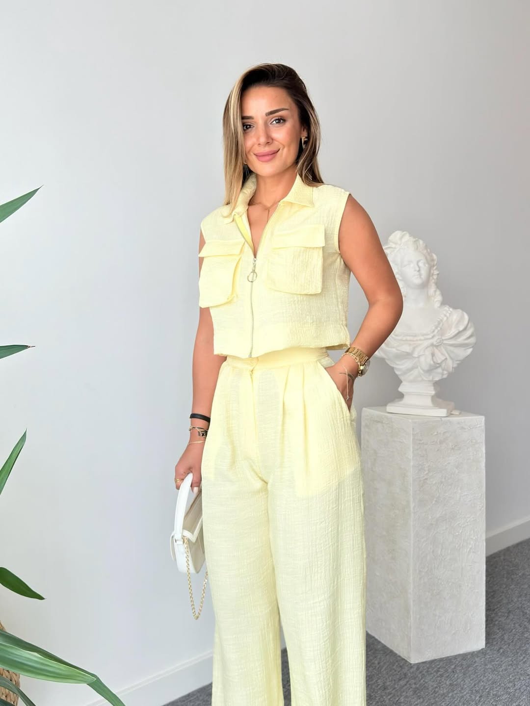 Elegant 2-Piece Women's Set – Sleeveless Zip Top & Wide-Leg Pants | Lightweight & Stylish - TK00084