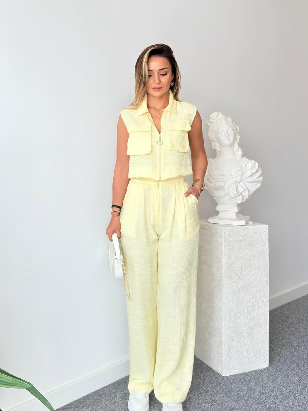 Elegant 2-Piece Women's Set – Sleeveless Zip Top & Wide-Leg Pants | Lightweight & Stylish - TK00084
