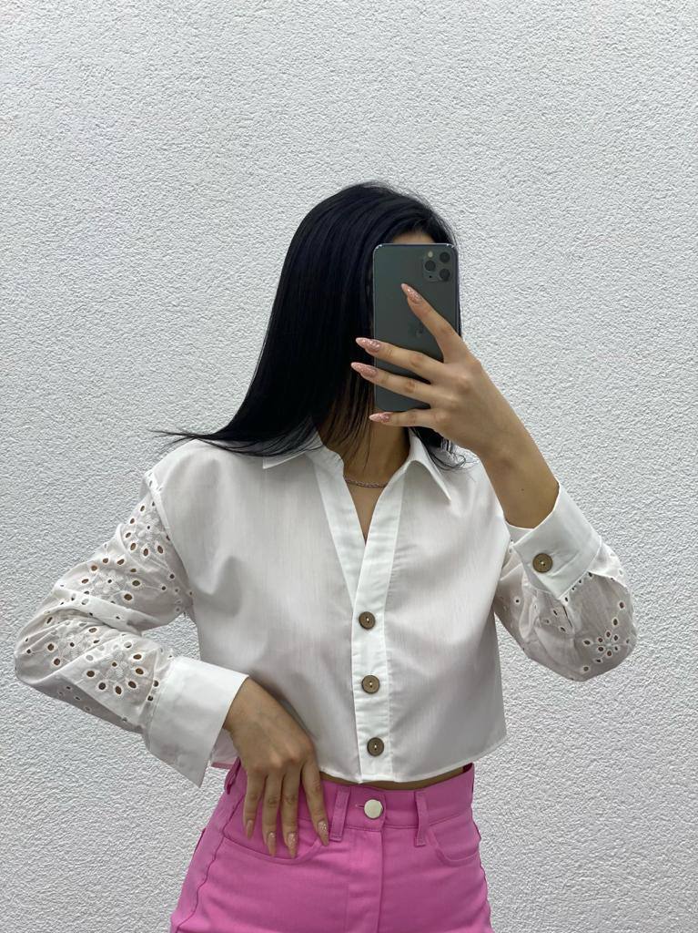 Cropped shirt with patterned sleeves - G00026