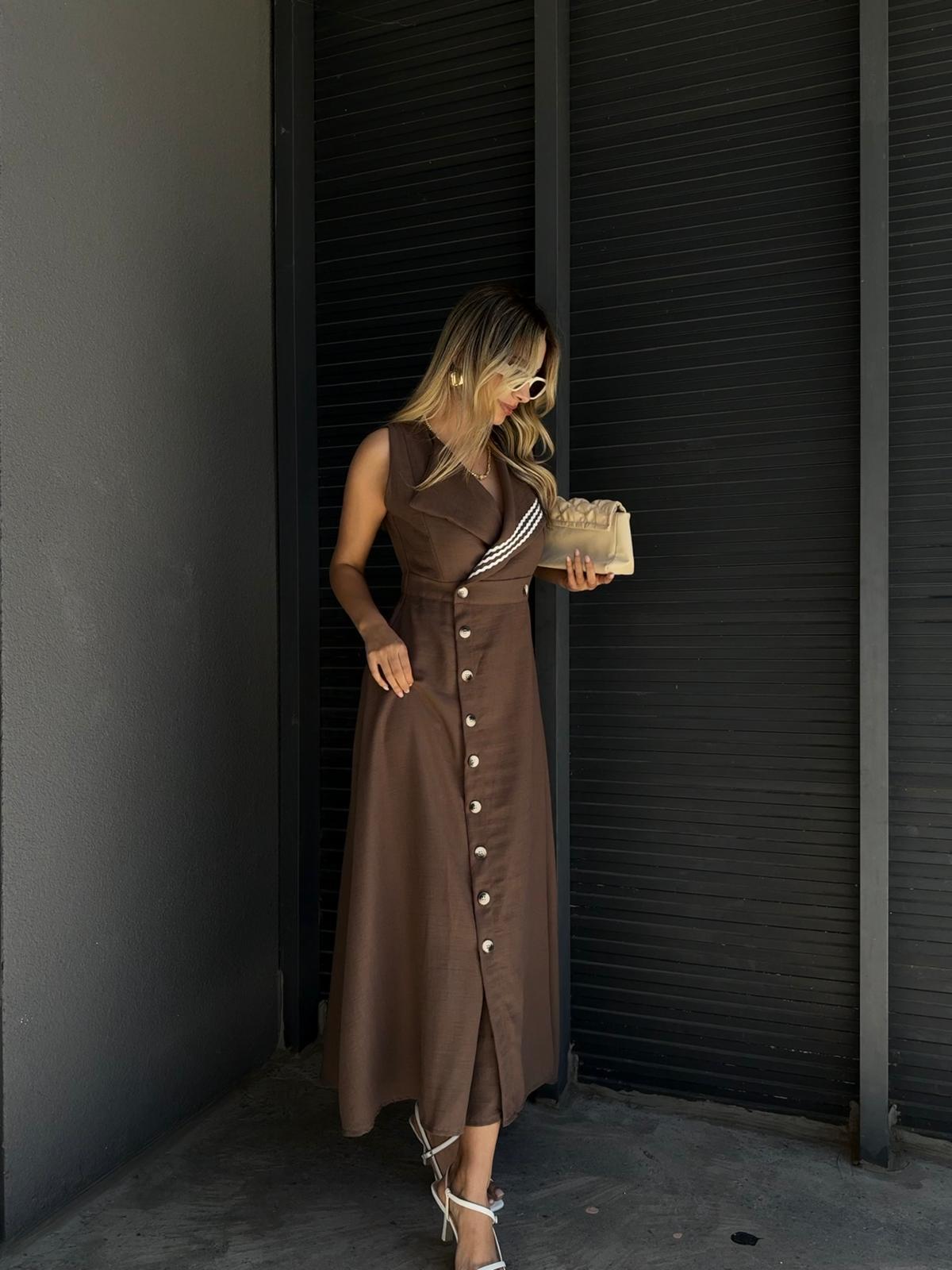 Elegant Sleeveless Maxi Dress with Asymmetric Button Detail - 00157
